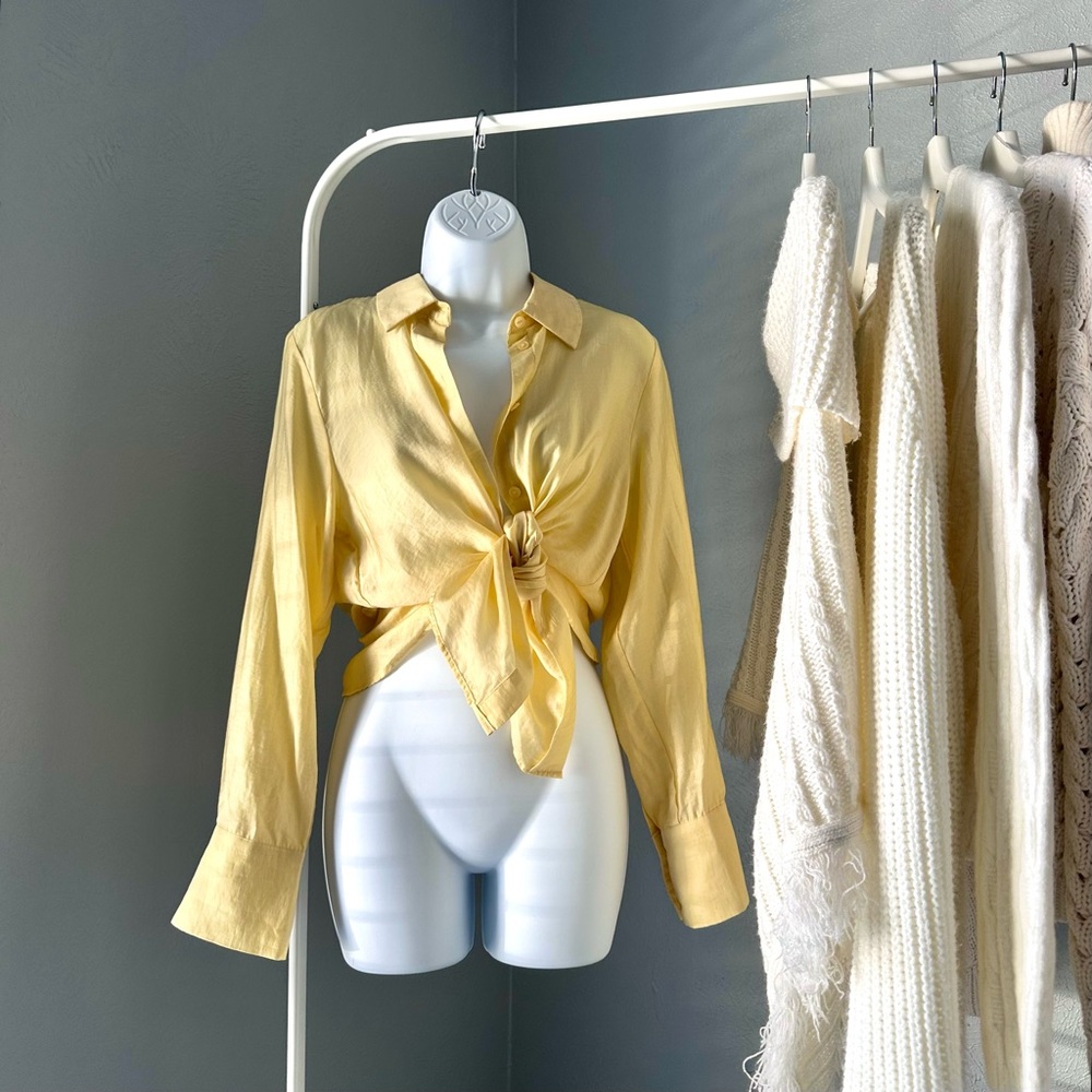 βοΈsoldβοΈOversized Light Yellow Button Down Shirt - Picture 6 of 16
